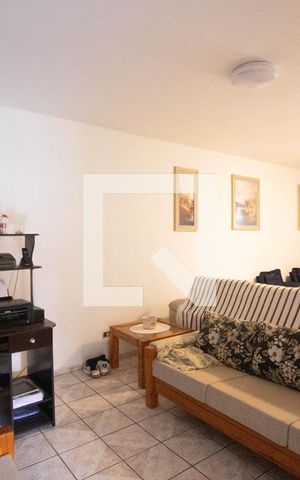 Casa à venda com 500m², 3 quartos e 6 vagas Casa à venda com 500m², 3 quartos e 6 vagasSala