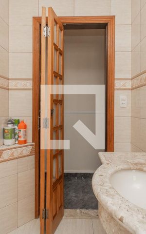 Casa à venda com 300m², 4 quartos e 5 vagas Casa à venda com 300m², 4 quartos e 5 vagasLavabo