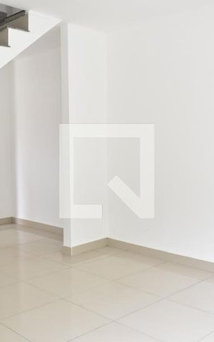 Casa de condomínio à venda com 106m², 2 quartos e 2 vagasSala