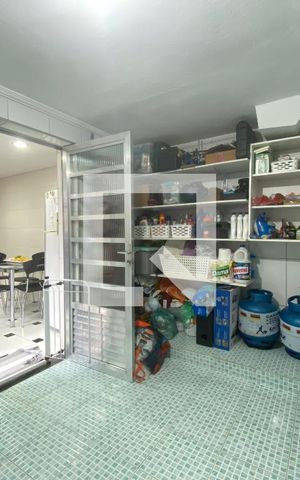 Casa à venda com 150m², 4 quartos e 1 vagaÁrea de Serviço
