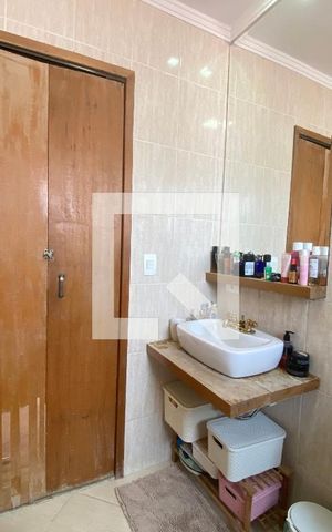 Casa à venda com 150m², 4 quartos e 1 vagaBanheiro