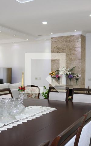 Casa à venda com 602m², 4 quartos e 9 vagas Casa à venda com 602m², 4 quartos e 9 vagasSala de Jantar