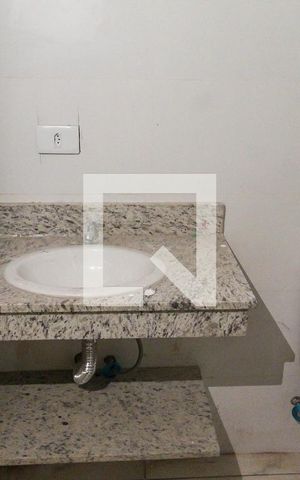 Studio para alugar com 28m², 1 quarto e sem vaga Studio para alugar com 28m², 1 quarto e sem vagaBanheiro