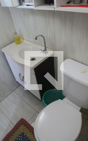 Casa à venda com 86m², 2 quartos e sem vaga Casa à venda com 86m², 2 quartos e sem vagaBanheiro da Suíte