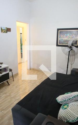 Casa à venda com 86m², 2 quartos e sem vaga Casa à venda com 86m², 2 quartos e sem vagaSala