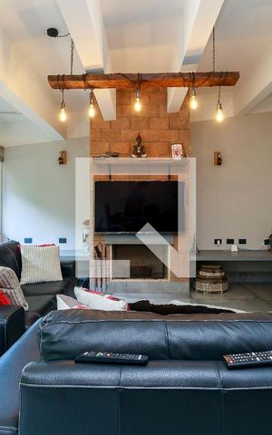 Casa à venda com 593m², 4 quartos e 4 vagas Casa à venda com 593m², 4 quartos e 4 vagasSala