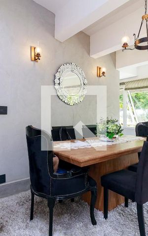 Casa à venda com 593m², 4 quartos e 4 vagas Casa à venda com 593m², 4 quartos e 4 vagasSala