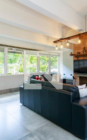 Casa à venda com 593m², 4 quartos e 4 vagas Casa à venda com 593m², 4 quartos e 4 vagasSala