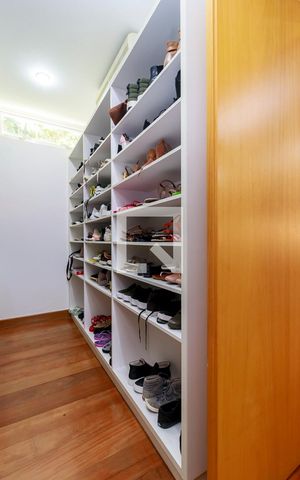 Casa à venda com 593m², 4 quartos e 4 vagas Casa à venda com 593m², 4 quartos e 4 vagasSuíte Principal - Closet