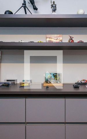 Casa à venda com 593m², 4 quartos e 4 vagas Casa à venda com 593m², 4 quartos e 4 vagasEscritório