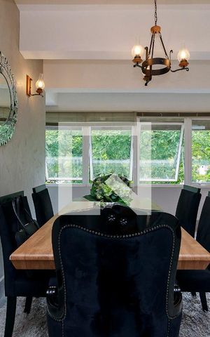 Casa à venda com 593m², 4 quartos e 4 vagas Casa à venda com 593m², 4 quartos e 4 vagasSala