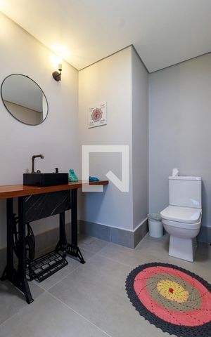 Casa à venda com 593m², 4 quartos e 4 vagas Casa à venda com 593m², 4 quartos e 4 vagasLavabo