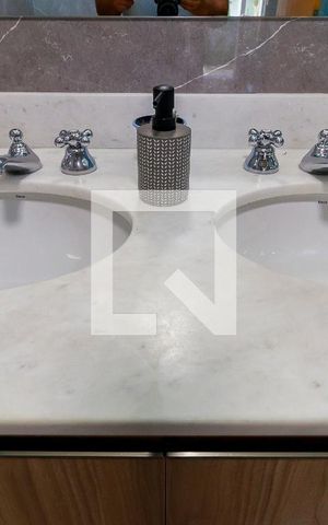 Casa à venda com 593m², 4 quartos e 4 vagas Casa à venda com 593m², 4 quartos e 4 vagasSuíte Principal - Banheiro