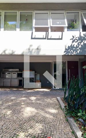 Casa à venda com 593m², 4 quartos e 4 vagas Casa à venda com 593m², 4 quartos e 4 vagasGaragem