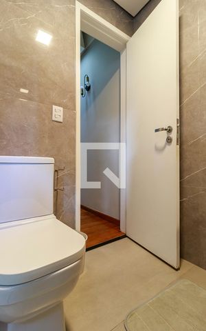 Casa à venda com 593m², 4 quartos e 4 vagas Casa à venda com 593m², 4 quartos e 4 vagasBanheiro 3