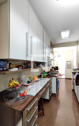 Apartamento à venda com 126m², 4 quartos e 2 vagas Apartamento à venda com 126m², 4 quartos e 2 vagasCozinha