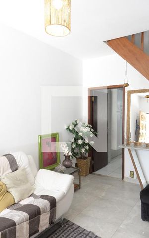 Casa de condomínio à venda com 120m², 2 quartos e 1 vagaSala