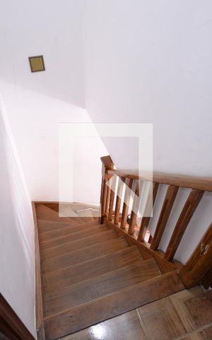 Casa de condomínio à venda com 120m², 2 quartos e 1 vagaEscada