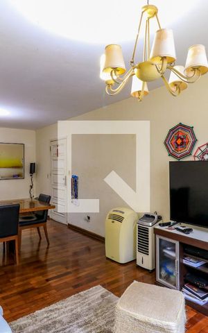 Casa à venda com 160m², 3 quartos e 2 vagas Casa à venda com 160m², 3 quartos e 2 vagasSala de TV