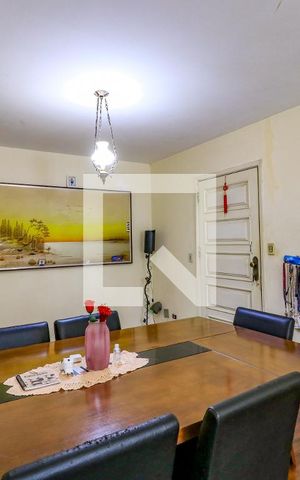 Casa à venda com 160m², 3 quartos e 2 vagas Casa à venda com 160m², 3 quartos e 2 vagasSala