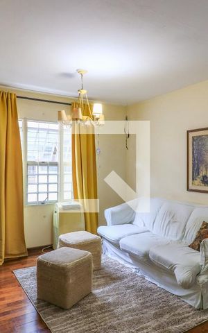 Casa à venda com 160m², 3 quartos e 2 vagas Casa à venda com 160m², 3 quartos e 2 vagasSala de TV