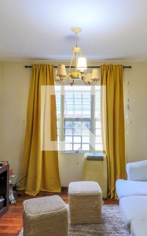 Casa à venda com 160m², 3 quartos e 2 vagas Casa à venda com 160m², 3 quartos e 2 vagasSala de TV