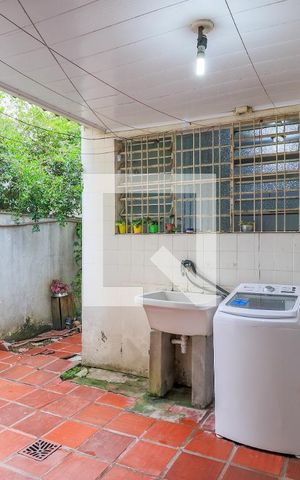 Casa à venda com 160m², 3 quartos e 2 vagas Casa à venda com 160m², 3 quartos e 2 vagasÁrea de Serviço