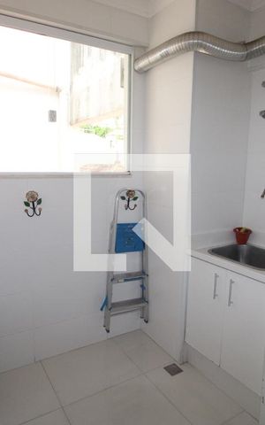 Apartamento à venda com 122m², 3 quartos e 1 vagaÁrea de Serviço