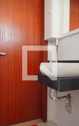 Casa à venda com 300m², 2 quartos e 2 vagas Casa à venda com 300m², 2 quartos e 2 vagasBanheiro 1