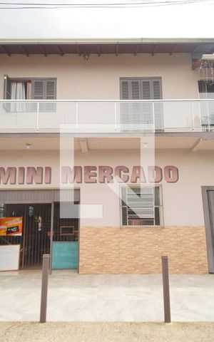 Casa à venda com 300m², 2 quartos e 2 vagas Casa à venda com 300m², 2 quartos e 2 vagasFachada