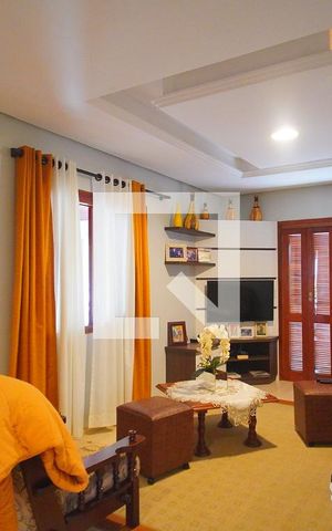 Casa à venda com 300m², 2 quartos e 2 vagas Casa à venda com 300m², 2 quartos e 2 vagasSala