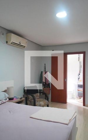 Casa à venda com 300m², 2 quartos e 2 vagas Casa à venda com 300m², 2 quartos e 2 vagasSuíte