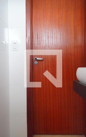 Casa à venda com 300m², 2 quartos e 2 vagas Casa à venda com 300m², 2 quartos e 2 vagasBanheiro 1