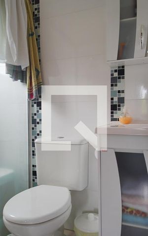Casa à venda com 300m², 2 quartos e 2 vagas Casa à venda com 300m², 2 quartos e 2 vagasBanheiro da Suíte