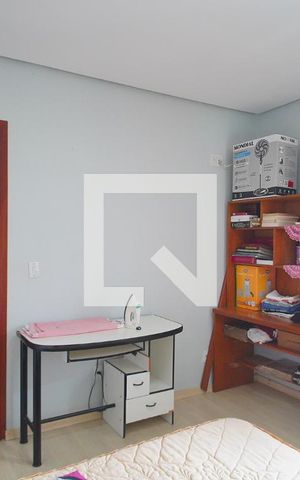 Casa à venda com 300m², 2 quartos e 2 vagas Casa à venda com 300m², 2 quartos e 2 vagasQuarto