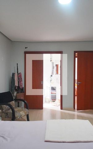 Casa à venda com 300m², 2 quartos e 2 vagas Casa à venda com 300m², 2 quartos e 2 vagasSuíte