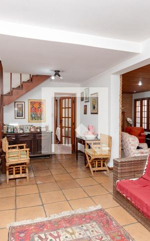 Casa à venda com 270m², 4 quartos e 2 vagasSala
