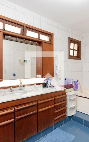 Casa à venda com 270m², 4 quartos e 2 vagasBanheiro da Suíte 1