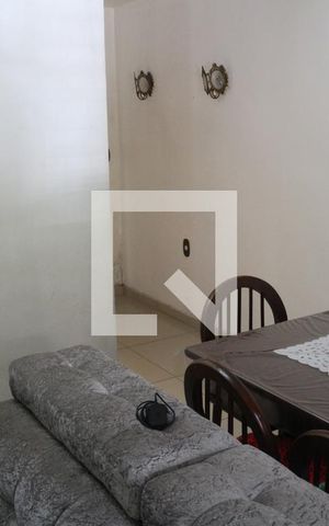 Casa à venda com 91m², 2 quartos e 2 vagasSala