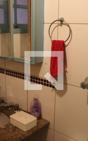 Casa à venda com 91m², 2 quartos e 2 vagasBanheiro da Suíte 1