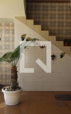 Casa à venda com 237m², 2 quartos e 3 vagasEscada para o terraço