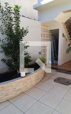 Casa à venda com 237m², 2 quartos e 3 vagasFundos da casa