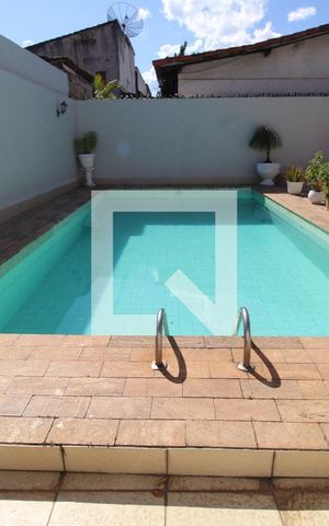 Casa à venda com 237m², 2 quartos e 3 vagasFundos da casa - Piscina