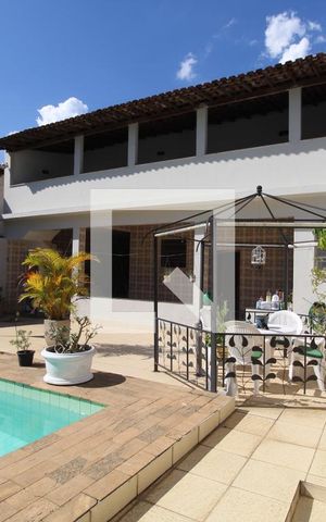 Casa à venda com 237m², 2 quartos e 3 vagasFundos da casa