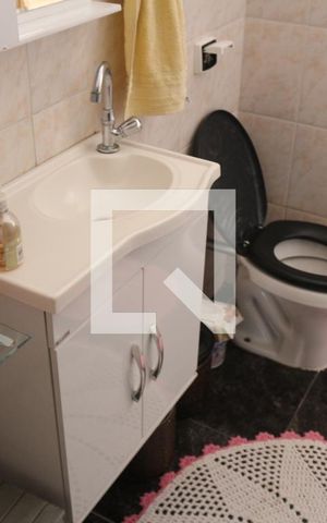 Casa à venda com 170m², 2 quartos e 2 vagasBanheiro 1
