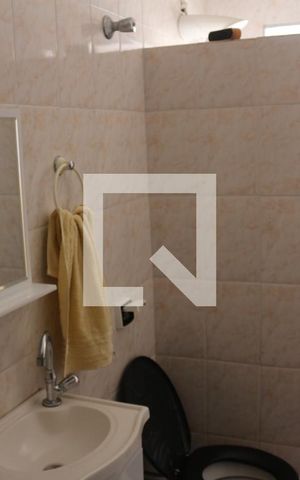Casa à venda com 170m², 2 quartos e 2 vagasBanheiro 1