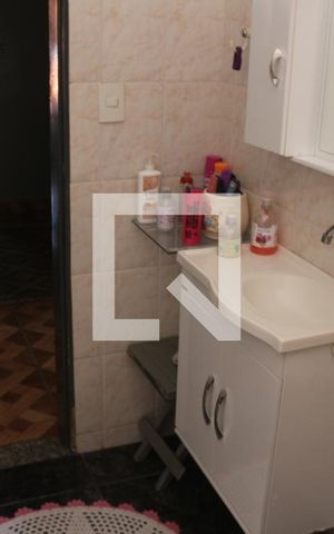 Casa à venda com 170m², 2 quartos e 2 vagasBanheiro 1