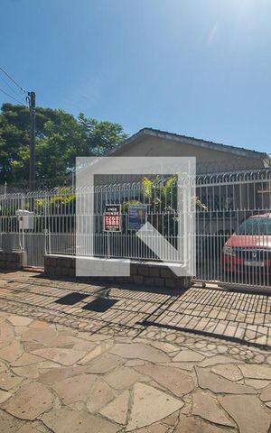 Casa à venda com 396m², 4 quartos e 4 vagas Casa à venda com 396m², 4 quartos e 4 vagasFachada
