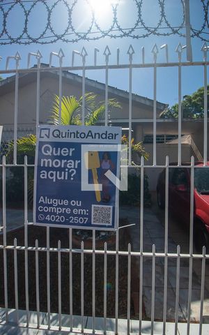 Casa à venda com 396m², 4 quartos e 4 vagas Casa à venda com 396m², 4 quartos e 4 vagasPlaca