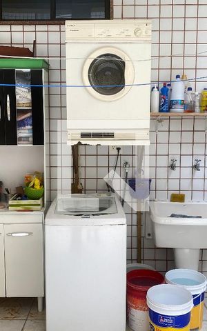 Casa à venda com 350m², 6 quartos e 2 vagasÁrea de Serviço